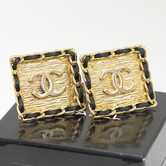 CHANEL CC Logos Square Leather Clip-On Earrings Gold Tone 28 Auth w/Box k1114 - Picture 1 of 6